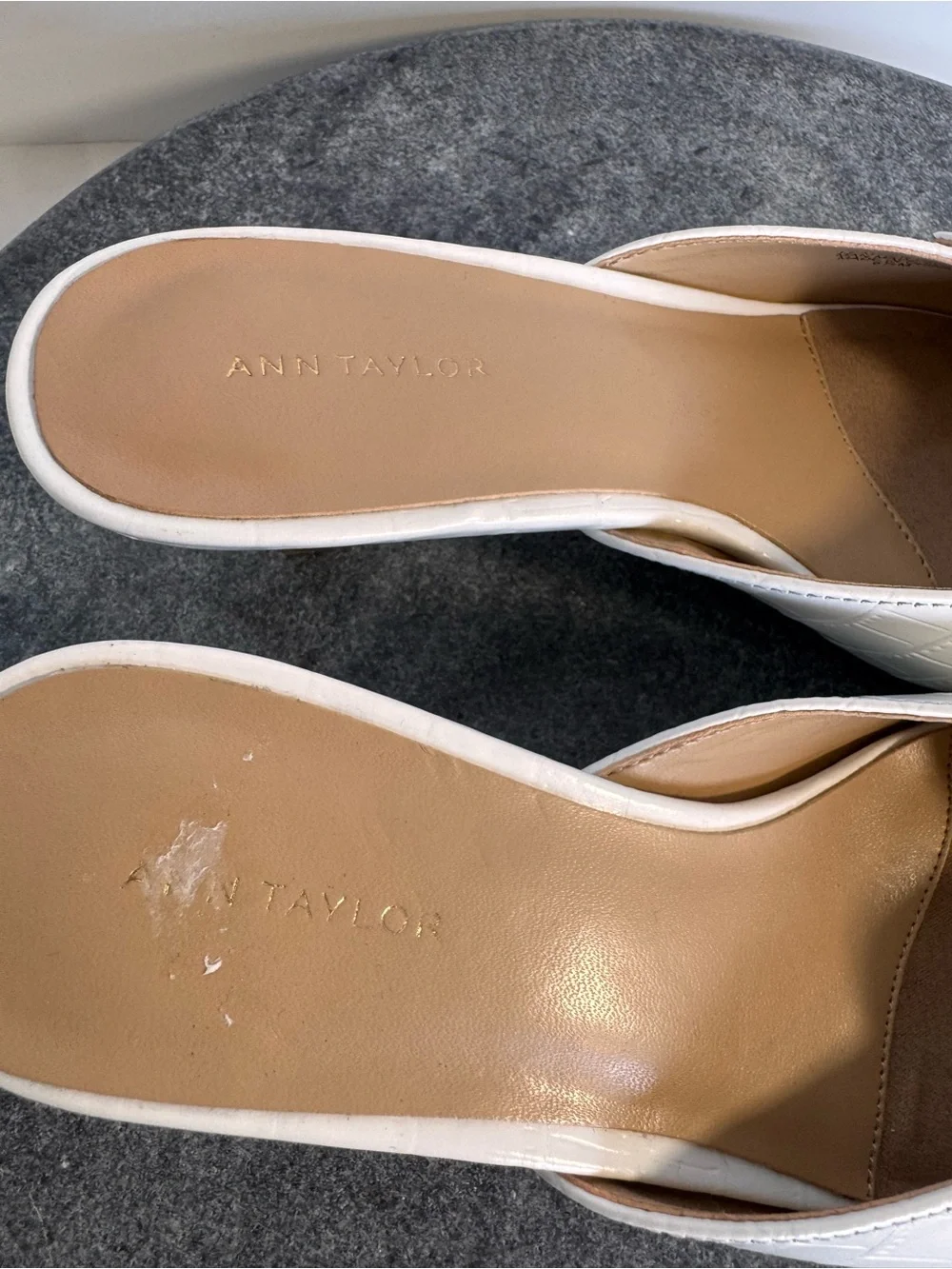 Ann Taylor White Leather Silver Pointed Toe Kitten Heels 6.5 - Picture 10 of 13